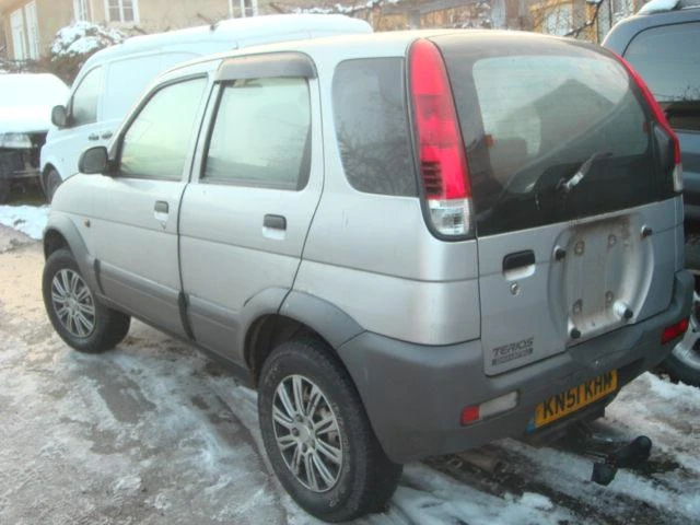 Daihatsu Terios 1.3 4wD, снимка 2 - Автомобили и джипове - 46833933