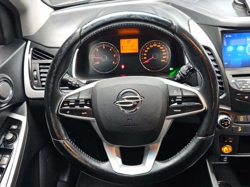 SsangYong Korando 2.2 Automatic, снимка 12 - Автомобили и джипове - 55750119