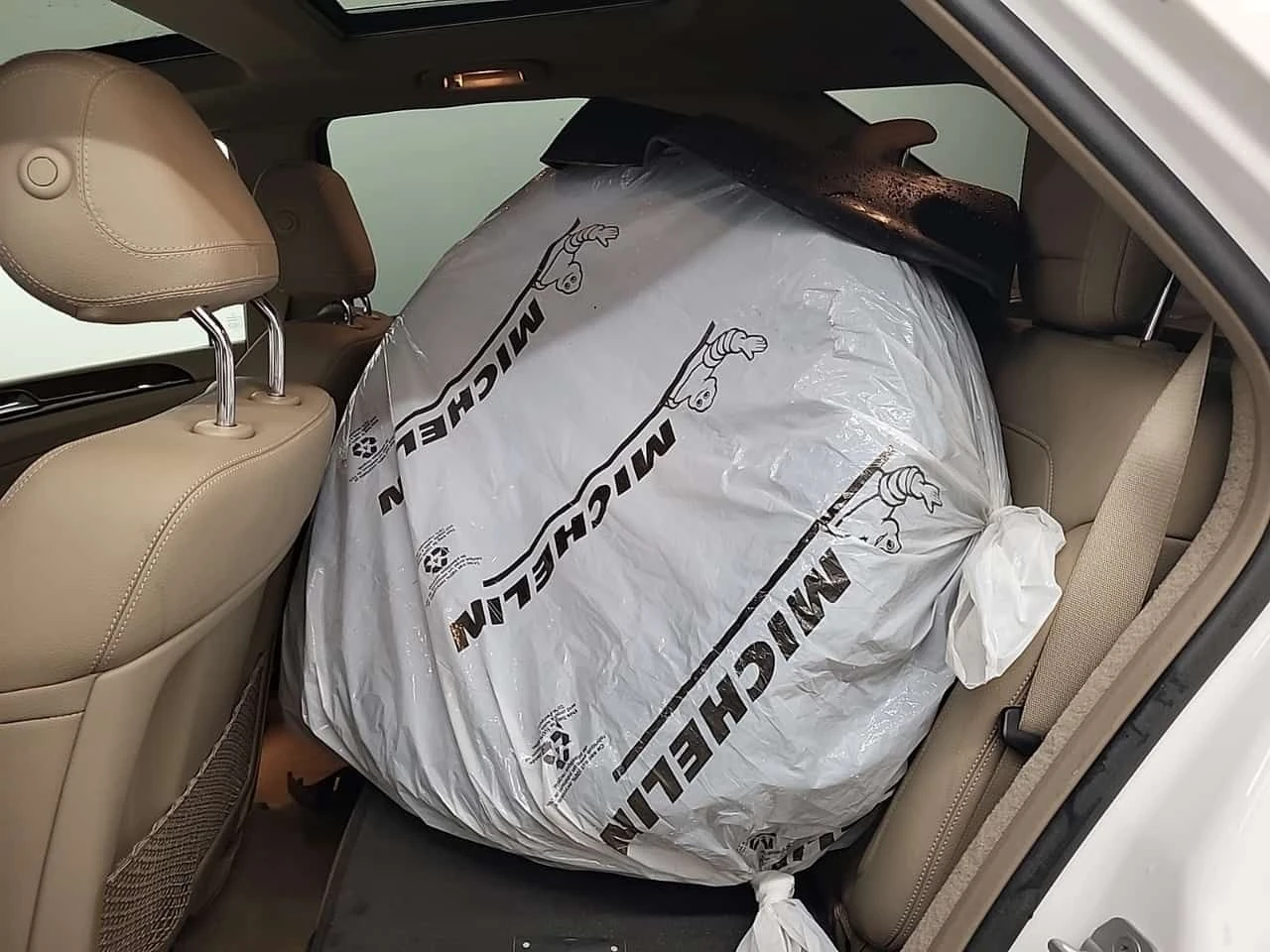 Mercedes-Benz ML 350 * BLUETEC* ПОДГРЕВ* ПАНОРАМА* 360* + ГУМИ, снимка 11 - Автомобили и джипове - 54057031