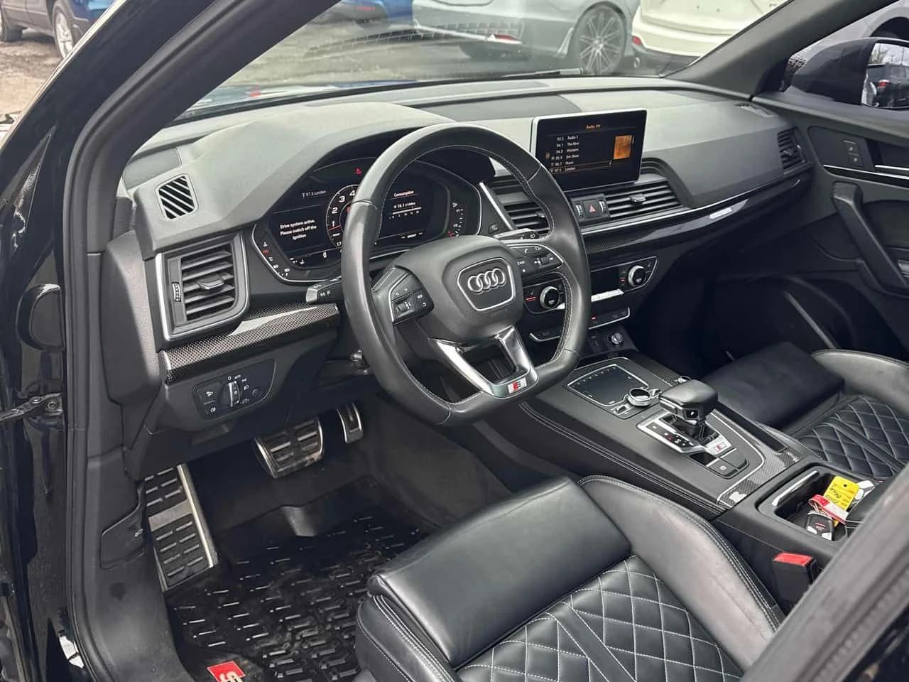 Audi SQ5 Progressiv/360 КАМЕРИ/ПАНОРАМА/БЕЗ ЗАБЕЛЕЖКИ, снимка 7 - Автомобили и джипове - 54623352