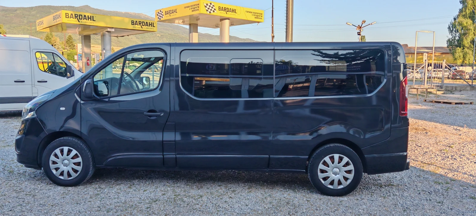 Opel Vivaro 9 mesta 1.6D, снимка 8 - Бусове и автобуси - 55549570