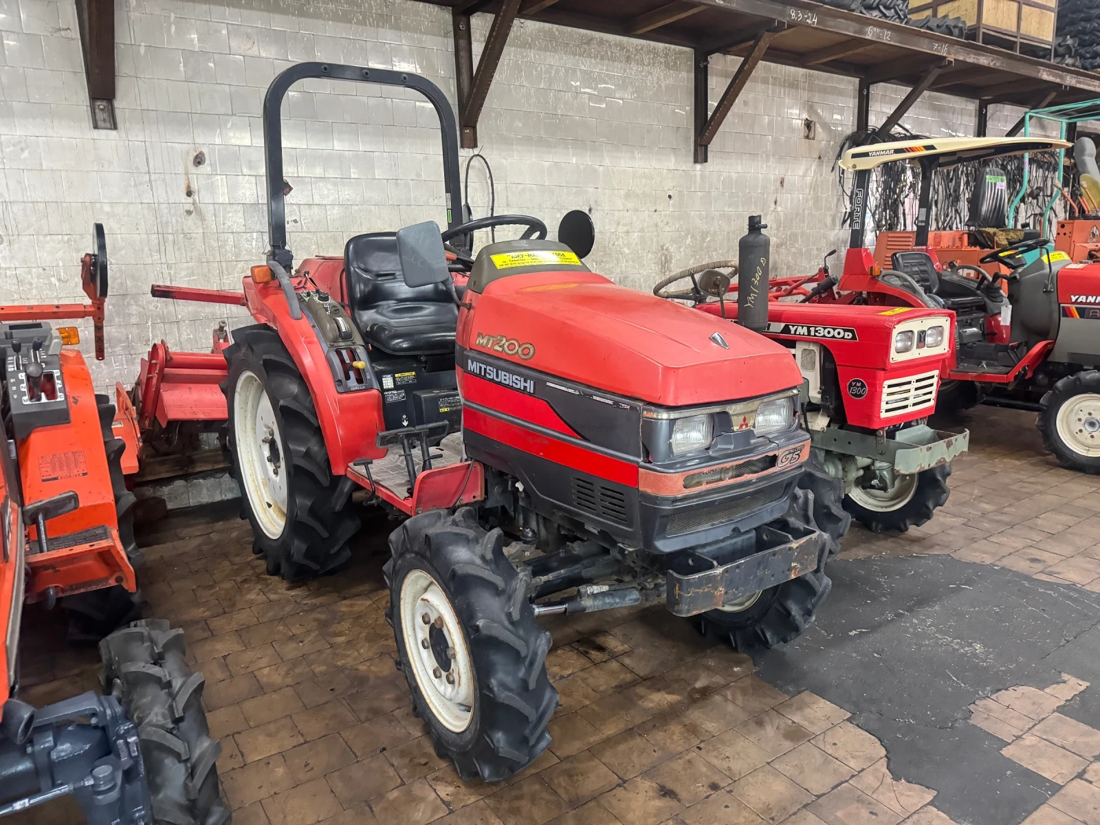 Трактор Mitsubishi MT200D, снимка 1