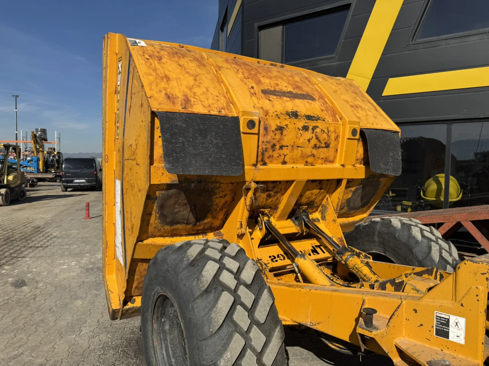 ������ �� ������� ��������� ������ Thwaites 9T | Mobile.bg � ����������� 13