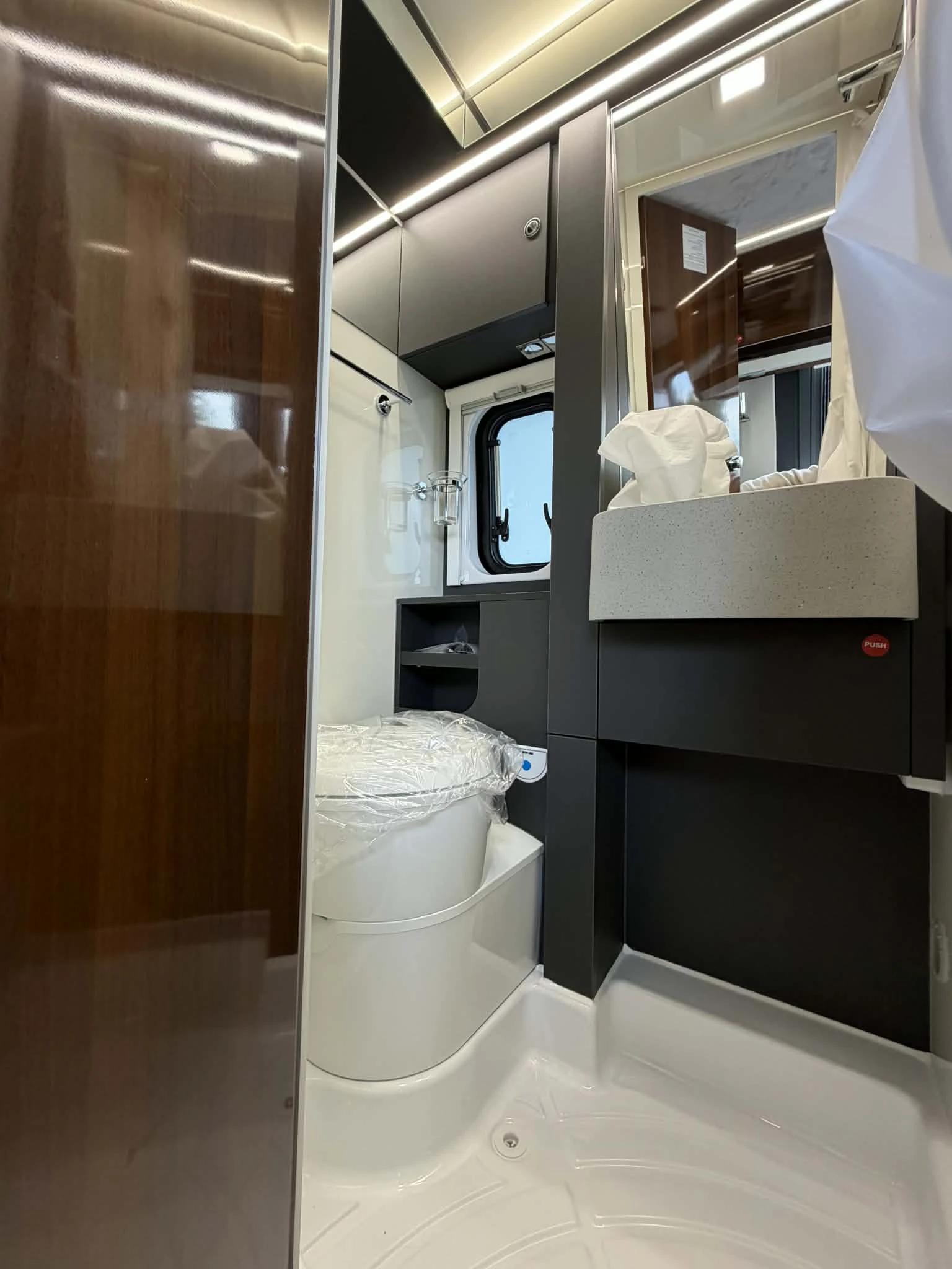 Кемпер Mobilvetta Admiral 2026 Fiat Duacto, снимка 7 - Каравани и кемпери - 54079660