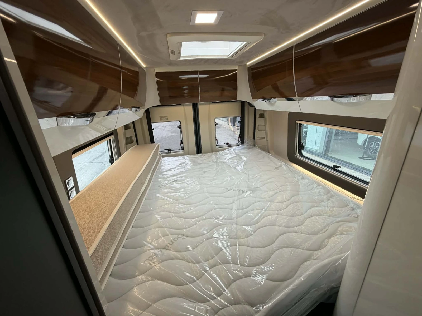 Кемпер Mobilvetta Admiral 2026 Fiat Duacto, снимка 5 - Каравани и кемпери - 54079660