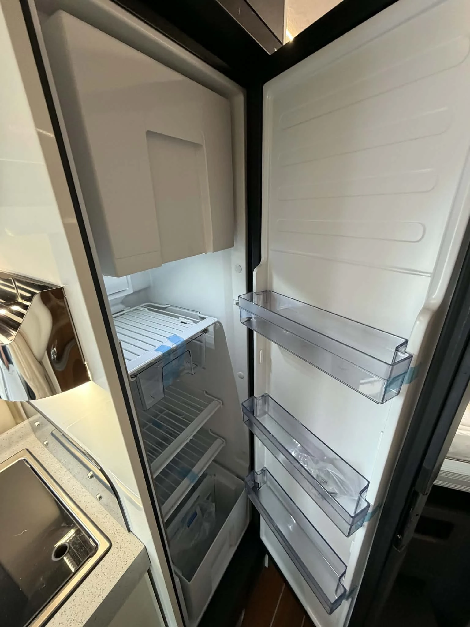 Кемпер Mobilvetta Admiral 2026 Fiat Duacto, снимка 8 - Каравани и кемпери - 54079660