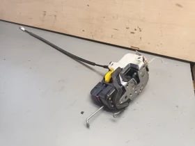 брава предна лява Опел Инсигния 2.0д (кз)