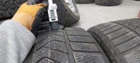 Гуми Зимни 235/40R19, снимка 4