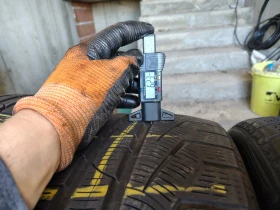 Гуми Зимни 245/40R20, снимка 6