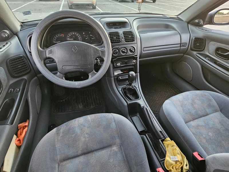 Renault Laguna, снимка 14 - Автомобили и джипове - 48928153