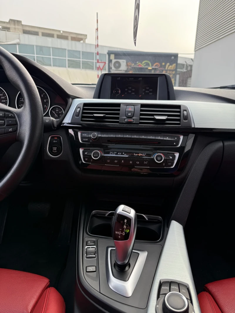 BMW 320 320iXdrive, снимка 9 - Автомобили и джипове - 52431281