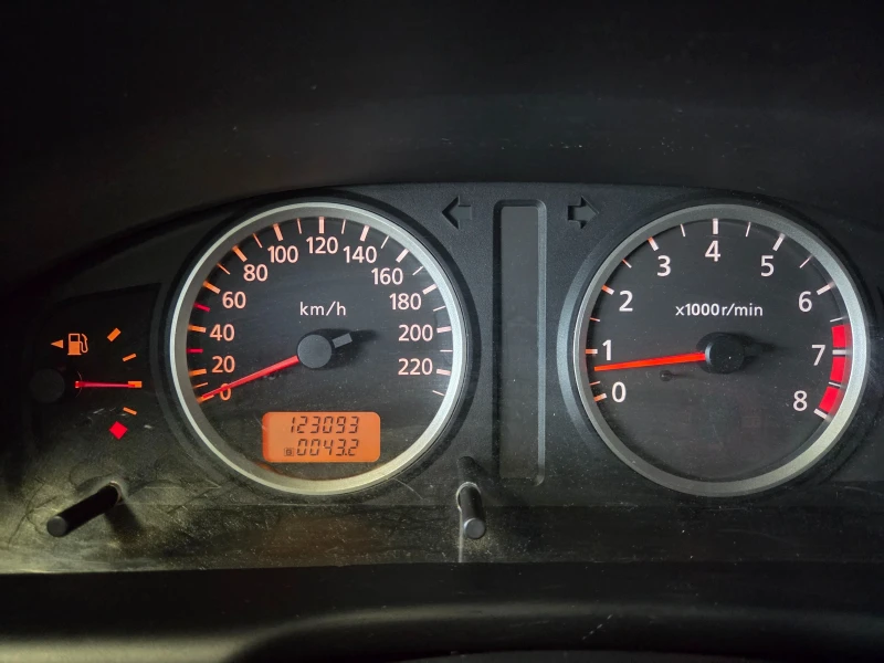 Nissan Almera 1.5 LPG, снимка 7 - Автомобили и джипове - 52971007