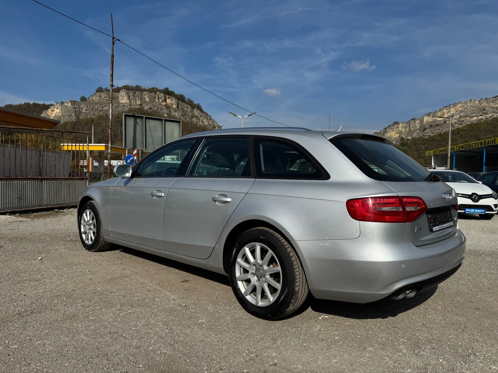 Audi A4 2.0TDI-143к.с-КАМЕРА-ПОДГРЕВ-ПАРКТР.-НАВИ.-LED  - изображение 4