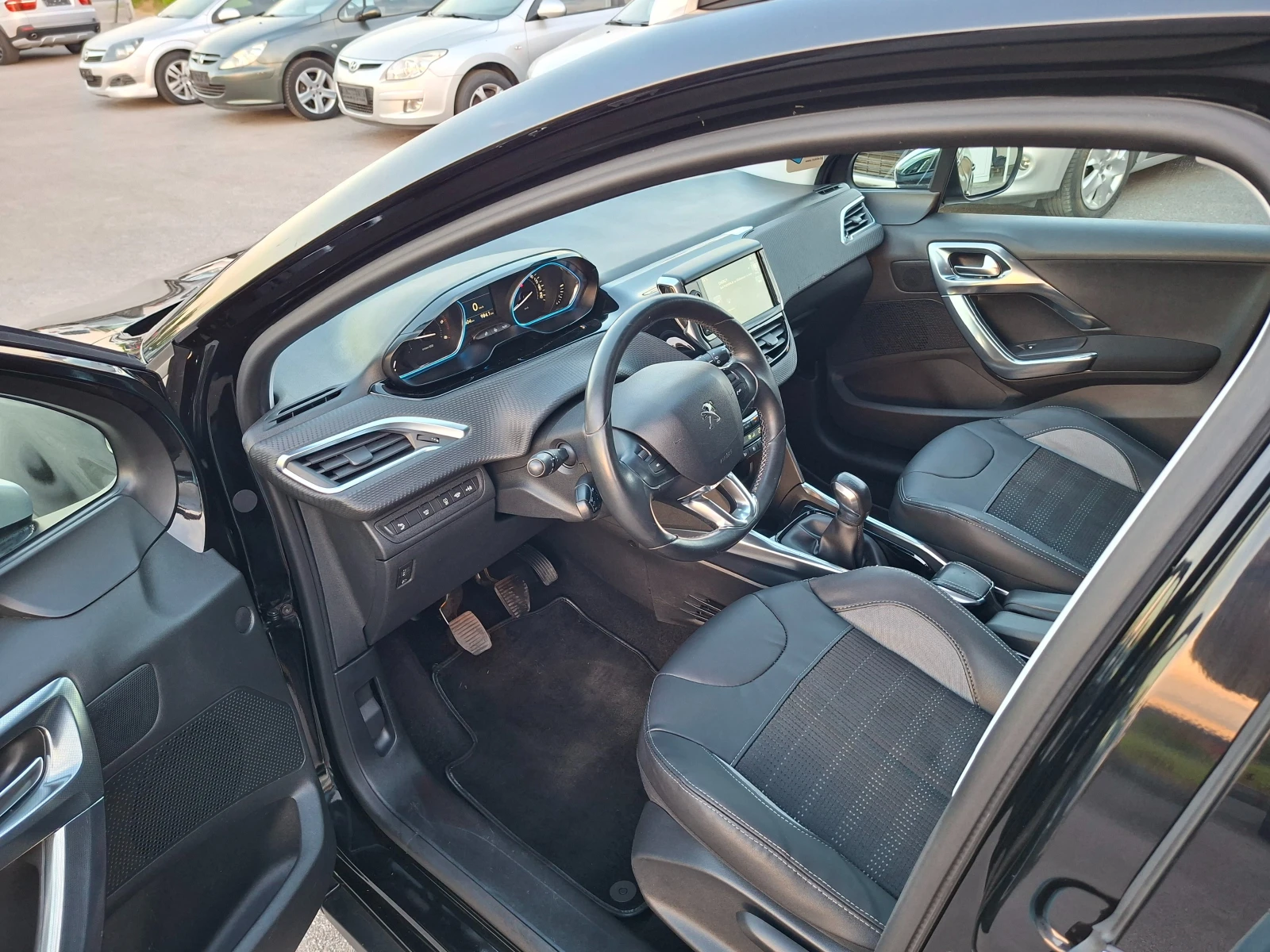 Peugeot 2008 1.6HDI EU6 ALLURE - изображение 7