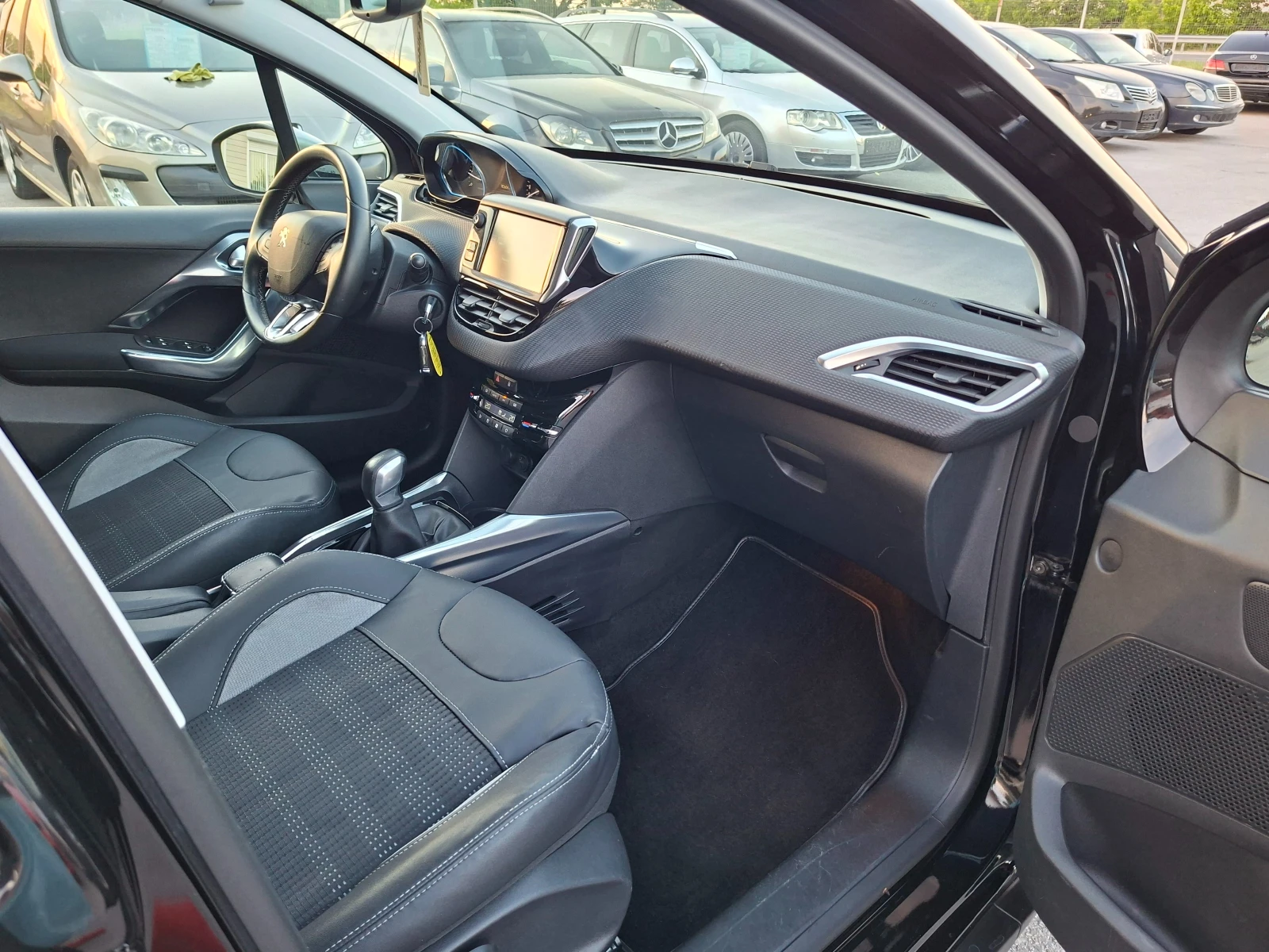 Peugeot 2008 1.6HDI EU6 ALLURE - изображение 9