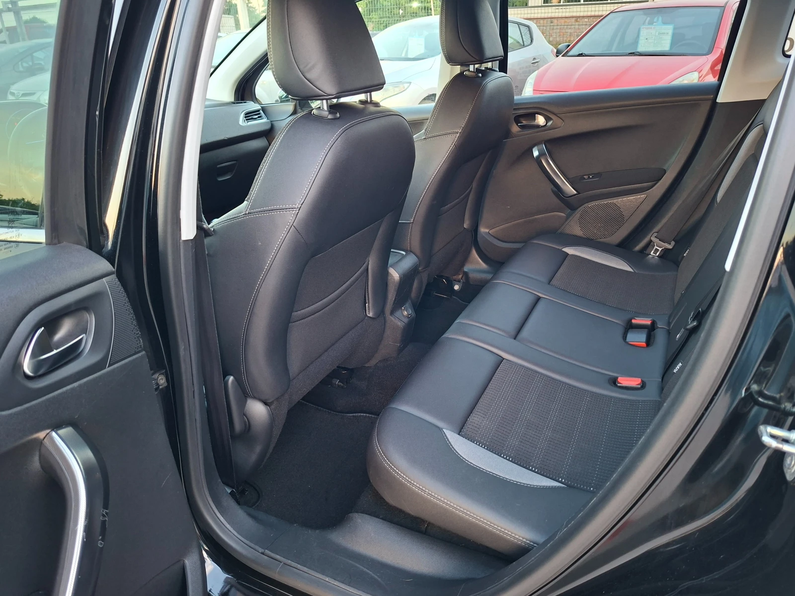 Peugeot 2008 1.6HDI EU6 ALLURE - изображение 8