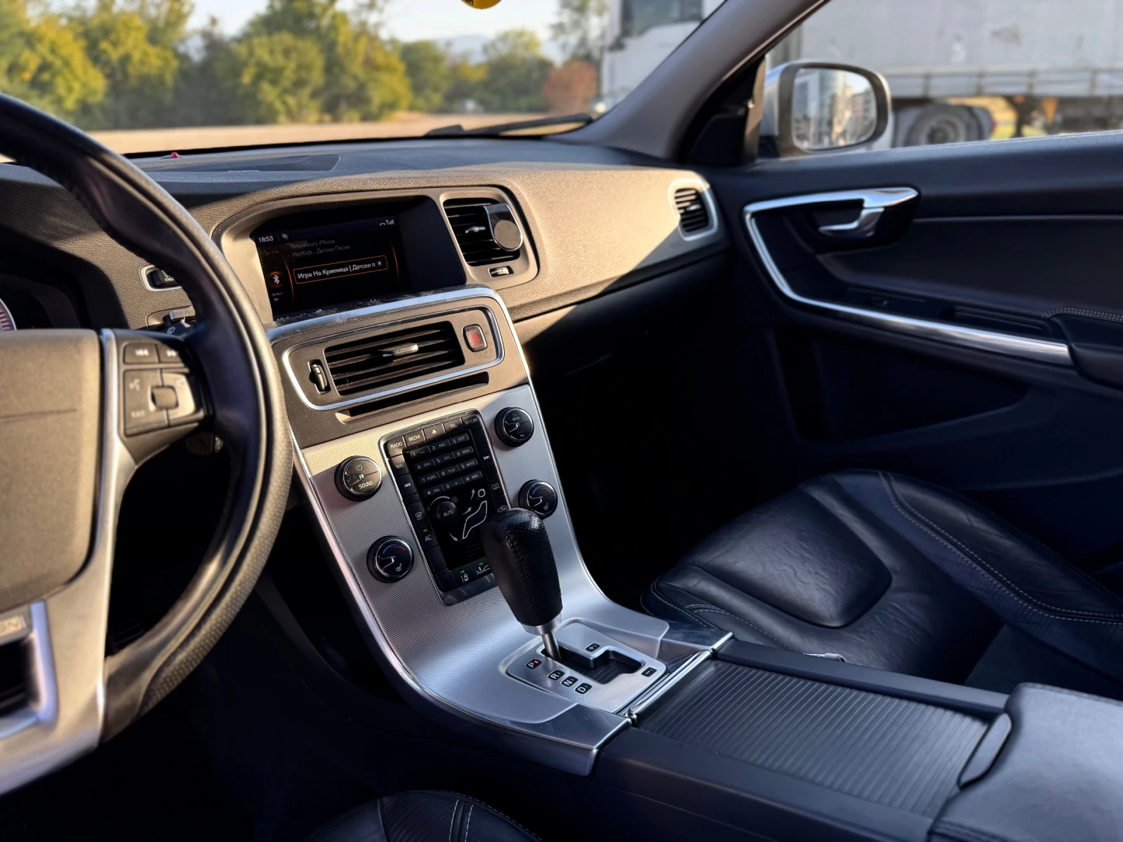 Volvo V60 2.4 TDI R-design - изображение 4