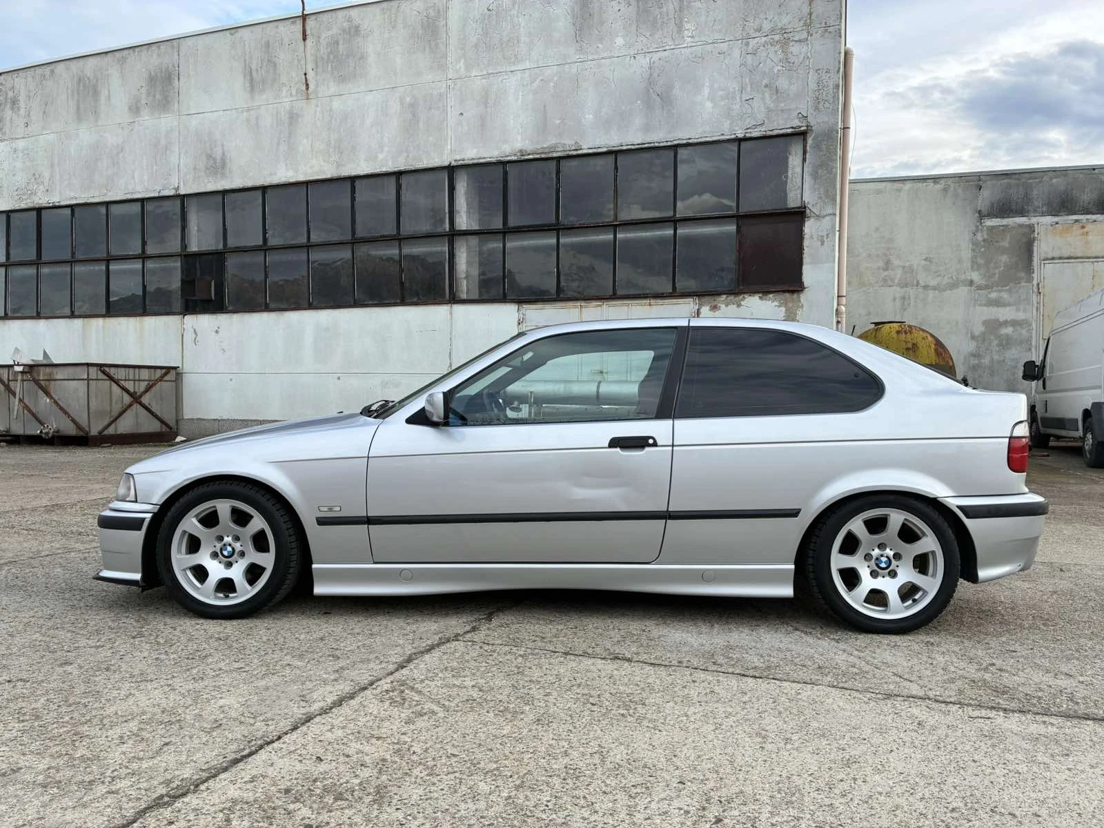 BMW 316 Compact - изображение 7