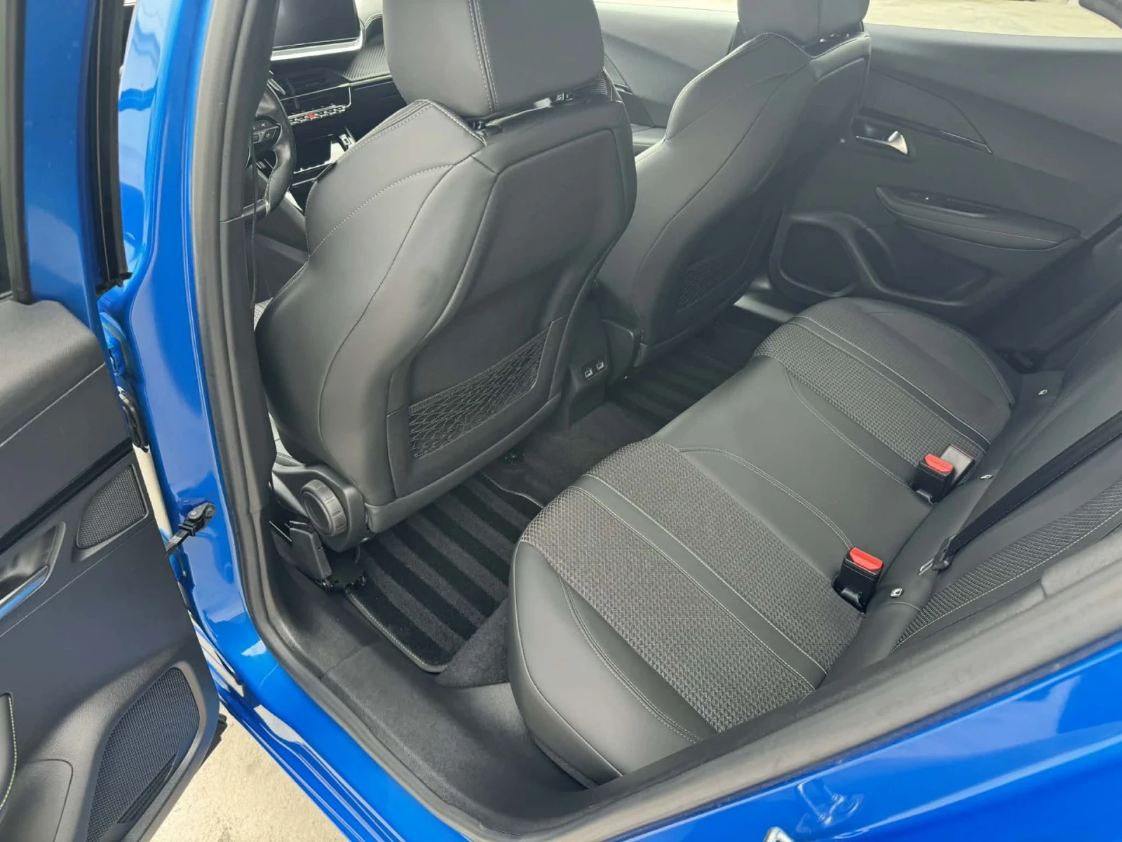 Peugeot 2008 1.5HDI GT-LINE 8mm, снимка 8 - Автомобили и джипове - 54135015