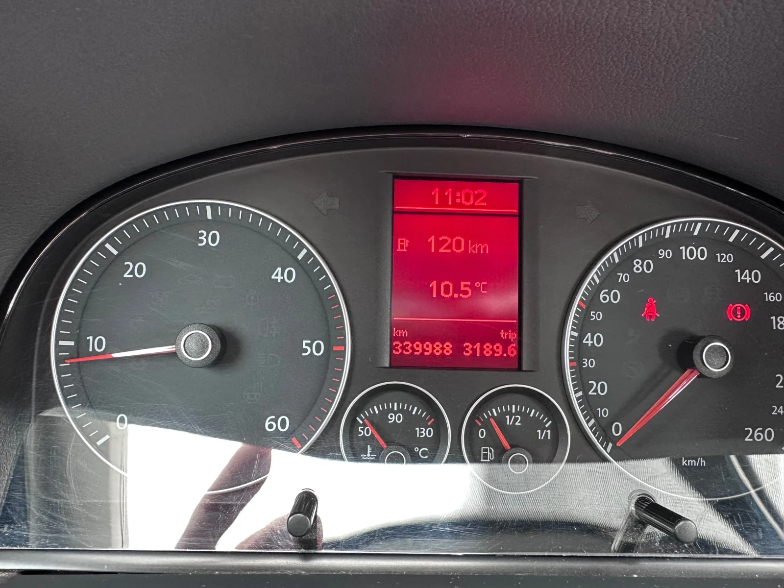 VW Touran 1.9 tdi, снимка 5 - Автомобили и джипове - 54285642