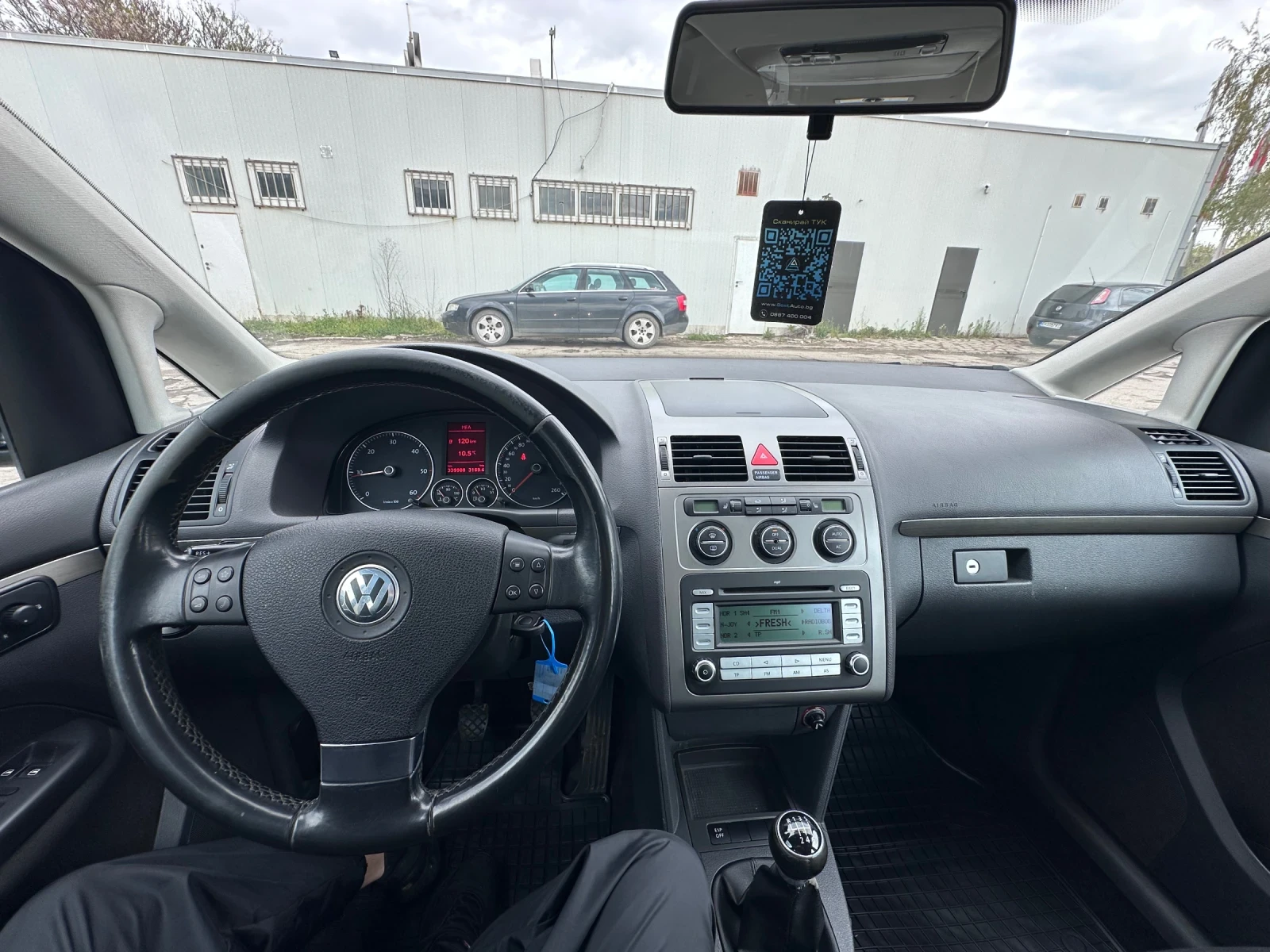 VW Touran 1.9 tdi, снимка 4 - Автомобили и джипове - 54285642
