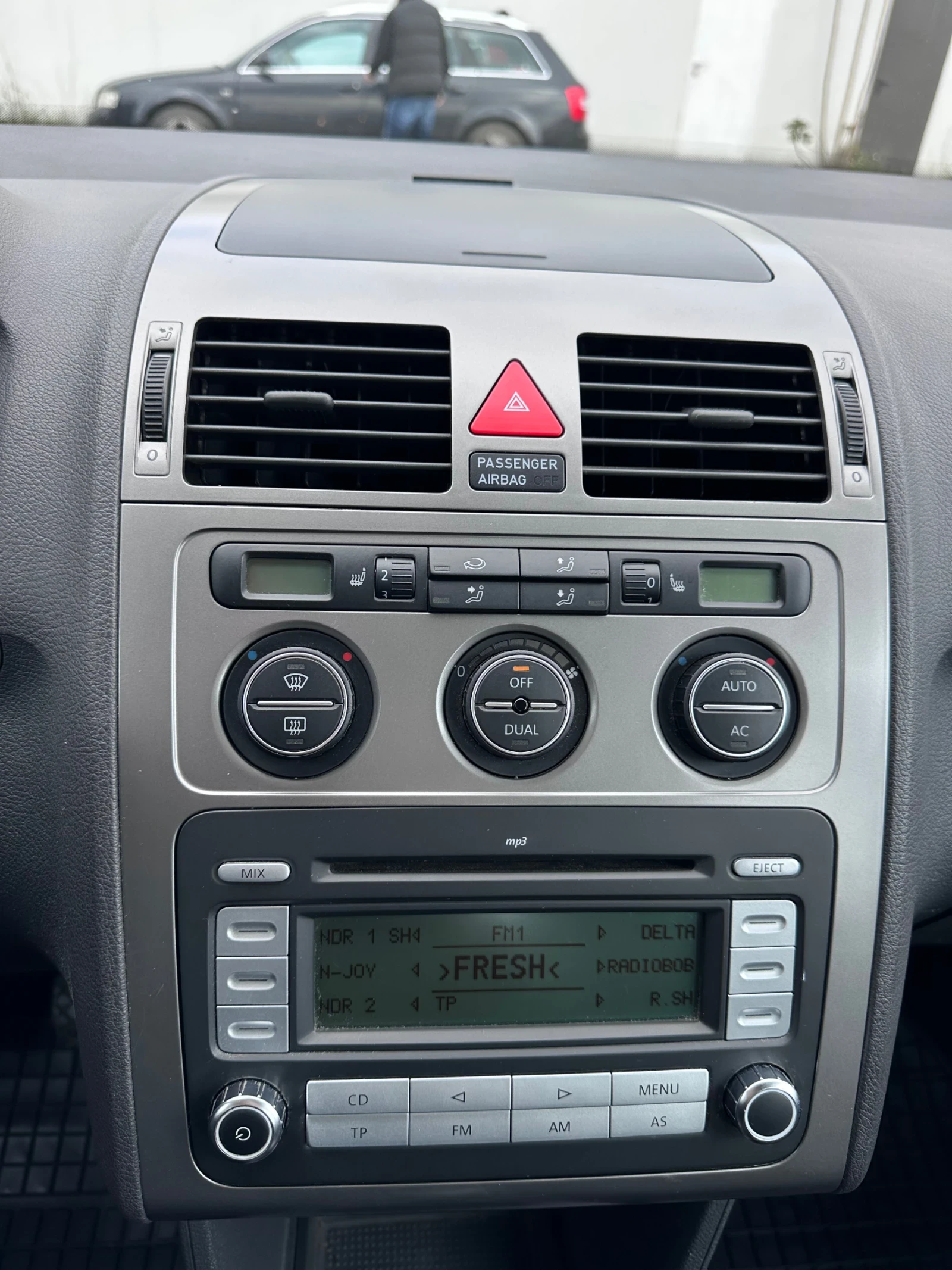 VW Touran 1.9 tdi, снимка 6 - Автомобили и джипове - 54285642