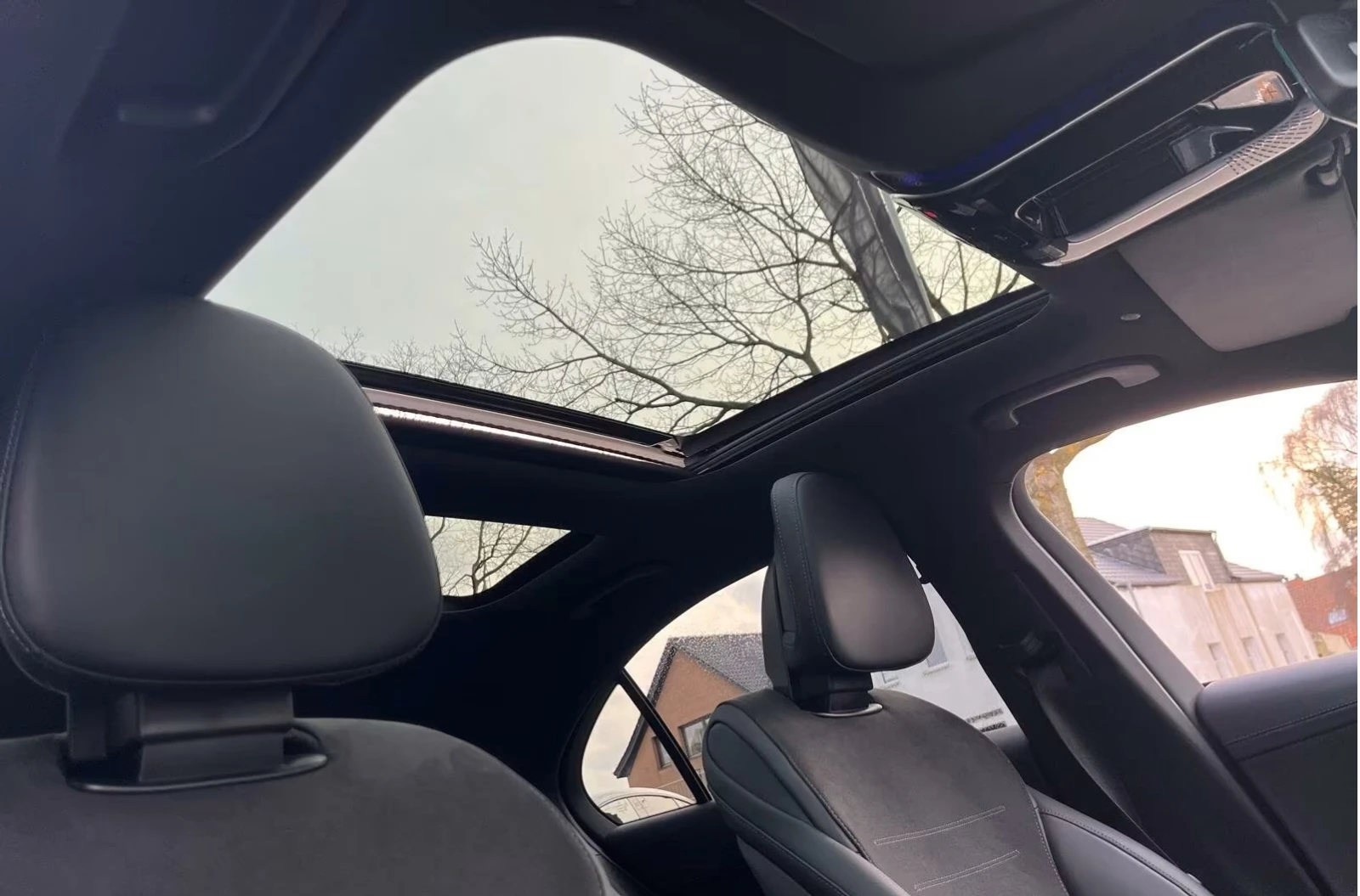 Mercedes-Benz C 300 300e 4MATIC AMG Premium Plus, снимка 6 - Автомобили и джипове - 54304256