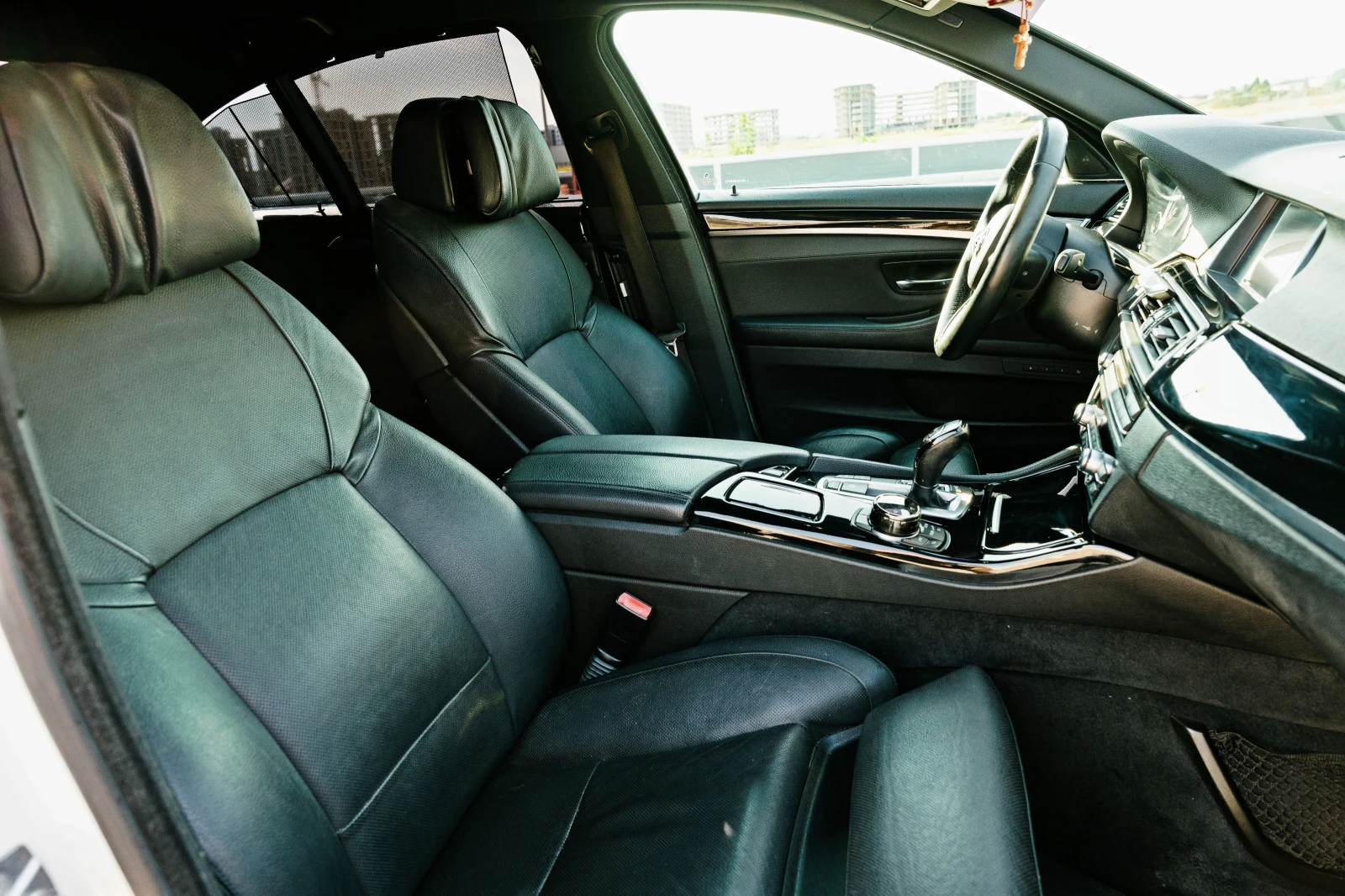 BMW 530 2.5* M PERF* COMFORT* SOFT CLOSE* 360CAM* SHADOW L, снимка 11 - Автомобили и джипове - 55077652