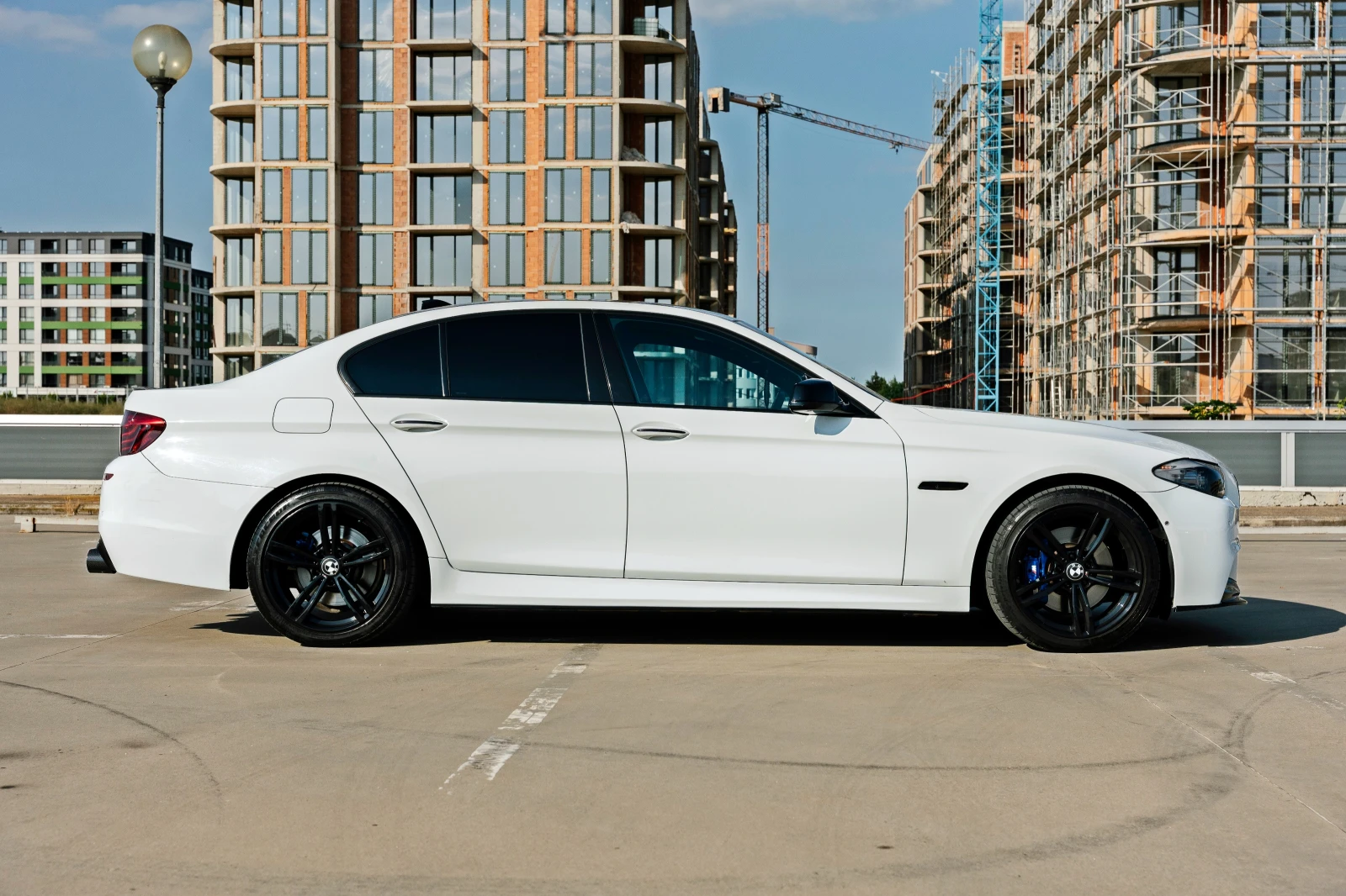 BMW 530 2.5* M PERF* COMFORT* SOFT CLOSE* 360CAM* SHADOW L, снимка 3 - Автомобили и джипове - 55077652