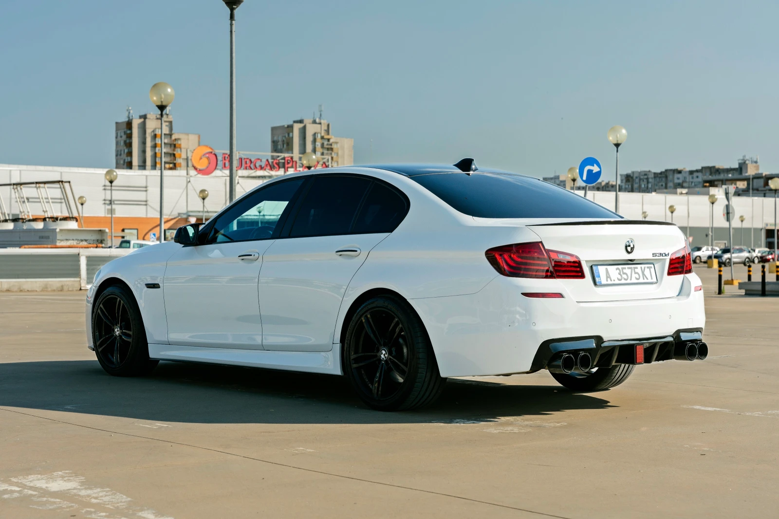 BMW 530 2.5* M PERF* COMFORT* SOFT CLOSE* 360CAM* SHADOW L, снимка 6 - Автомобили и джипове - 55077652