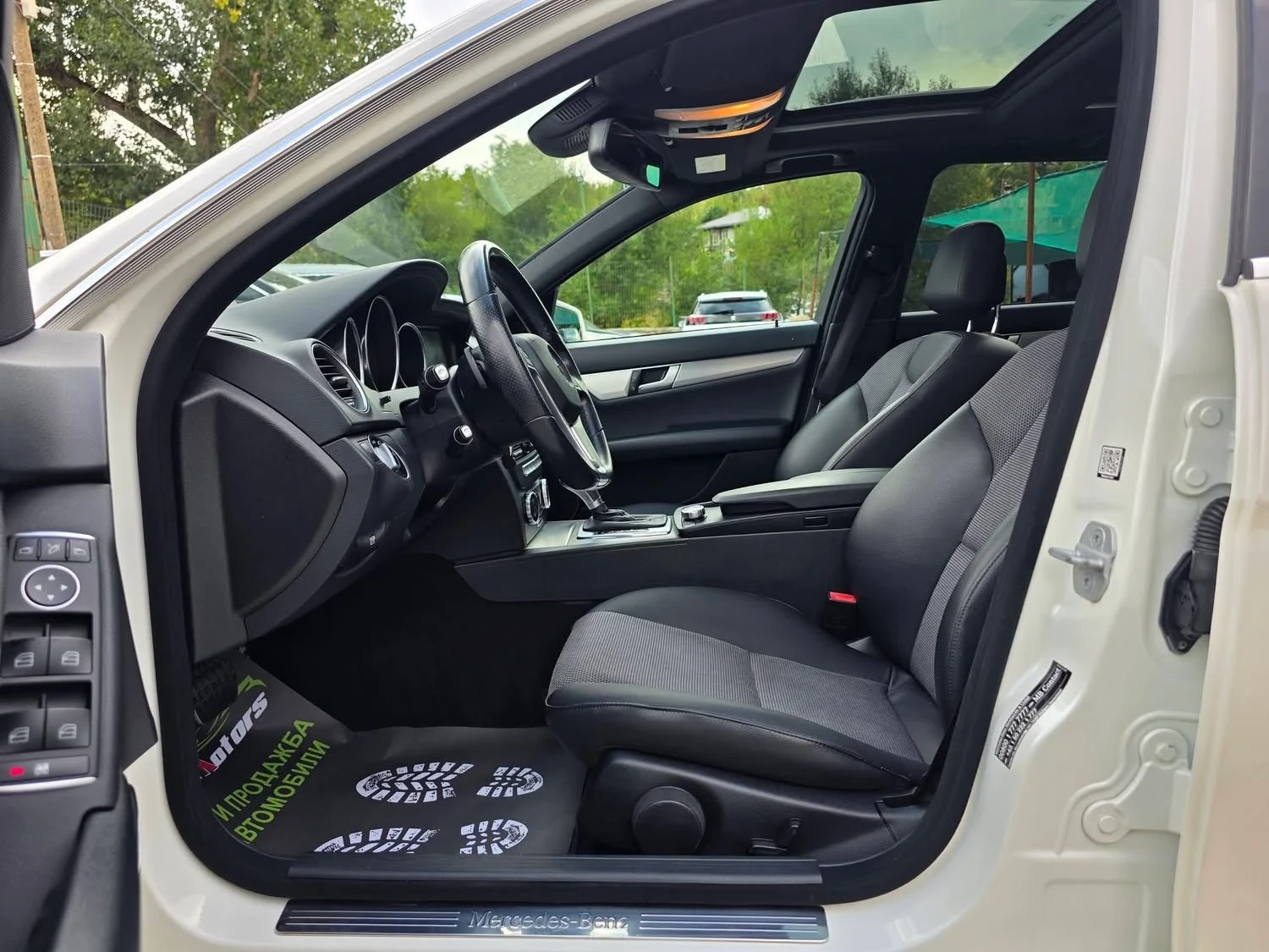 Mercedes-Benz C 250 204K.C. 4-MATIC / AMG PACKET / АВТОМАТ / НАВИ, снимка 8 - Автомобили и джипове - 55952644