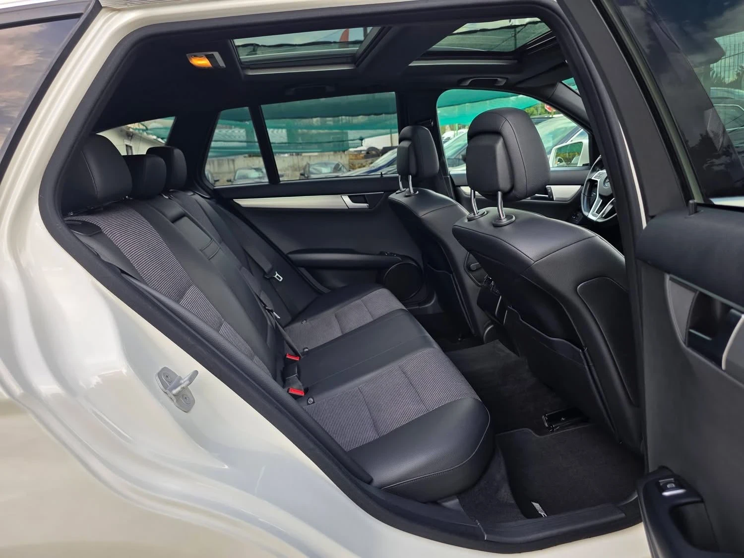 Mercedes-Benz C 250 204K.C. 4-MATIC / AMG PACKET / АВТОМАТ / НАВИ, снимка 9 - Автомобили и джипове - 55952644