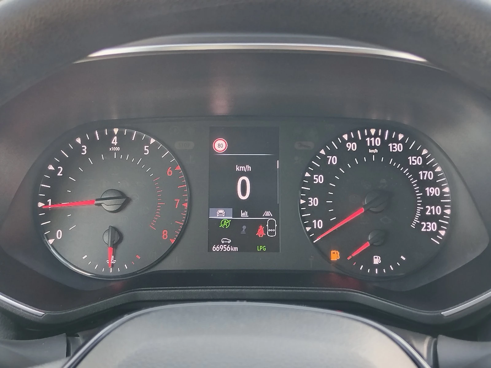 Renault Clio 1.0Tce/ 100к.с./Life, снимка 11 - Автомобили и джипове - 56131564