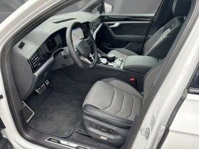 Обява за продажба на VW Touareg 3.0 TDI 4Motion = R-line= Black Style Гаранция ~ 180 600 лв. - изображение 5