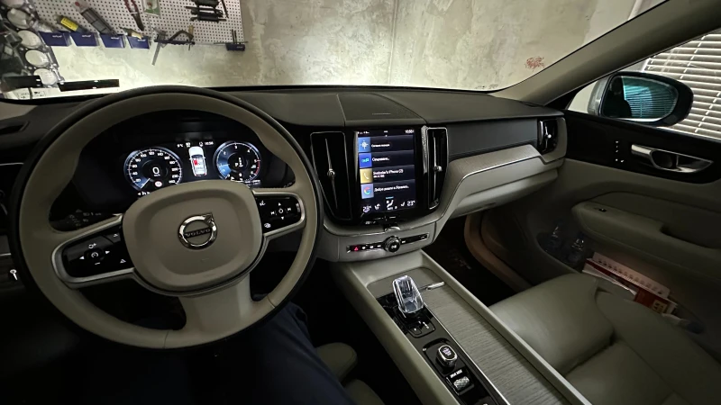 Volvo XC60 B5 2.0L 235hp AT8 AWD, снимка 16 - Автомобили и джипове - 53324417