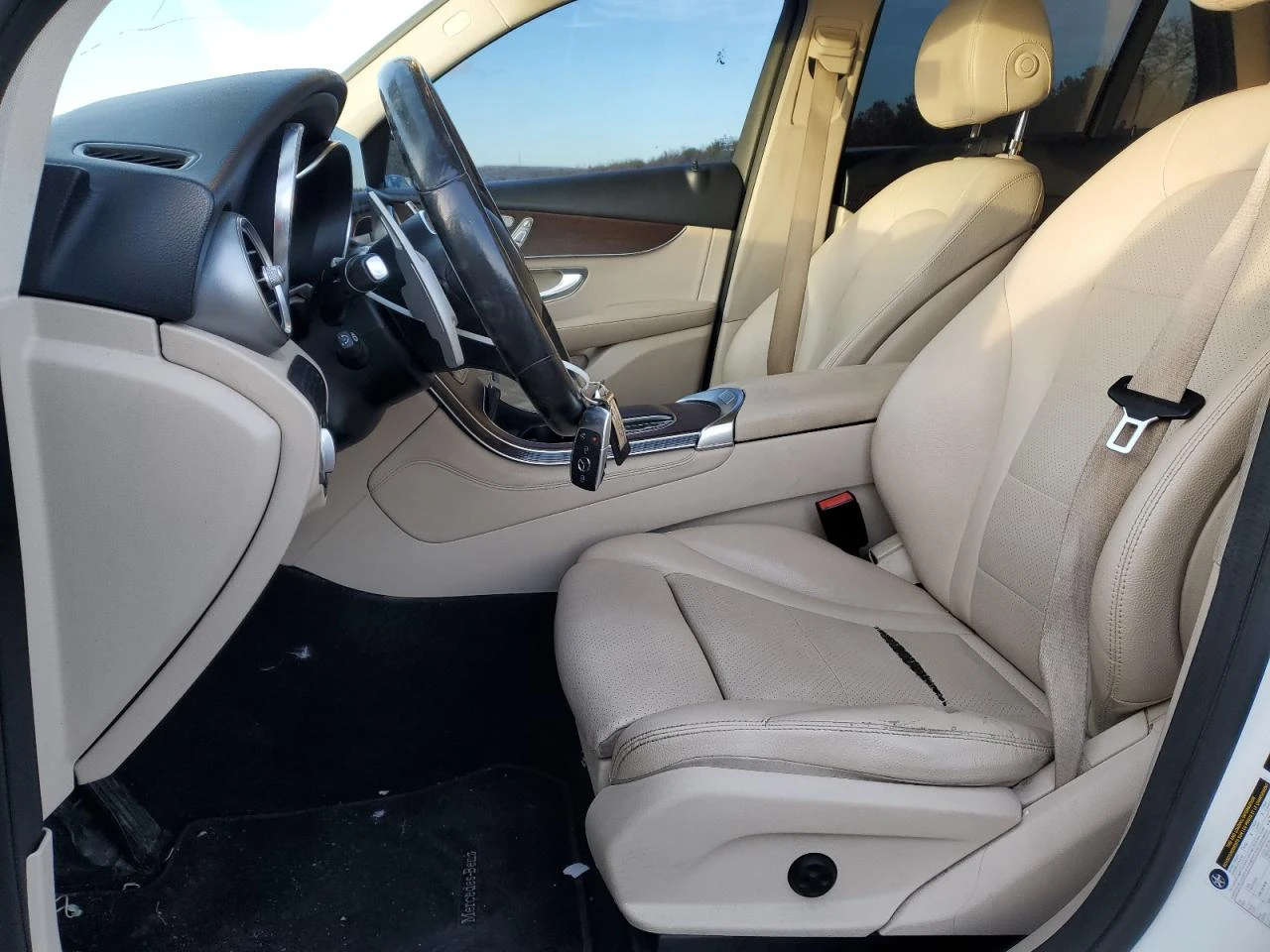 Mercedes-Benz GLC 300 4MATIC Пано* Следене* М.точка* Подгрев*  - изображение 8