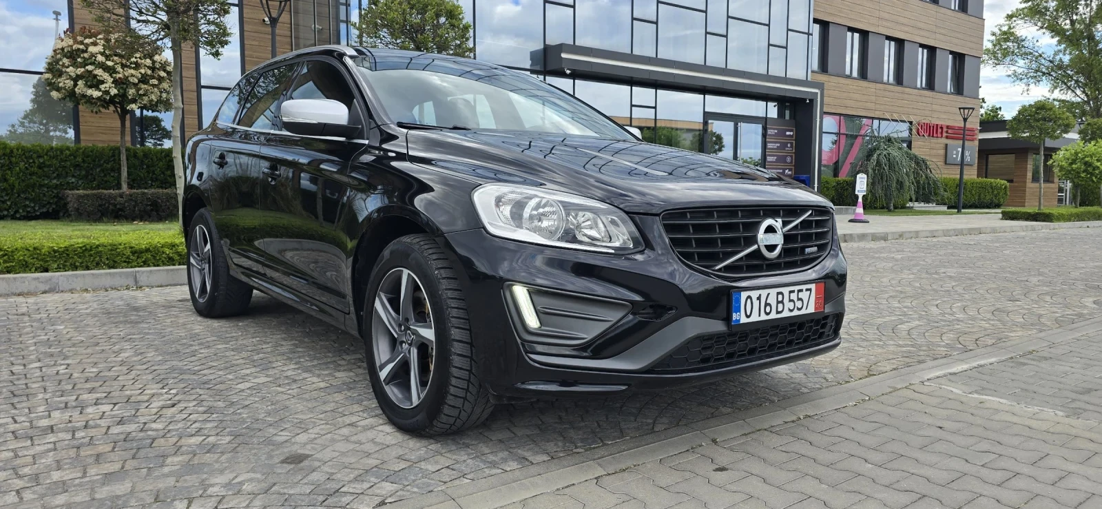 Volvo XC60 2.4 D4 R-design AWD//ЛИЗИНГ//FULL//DIGITAL