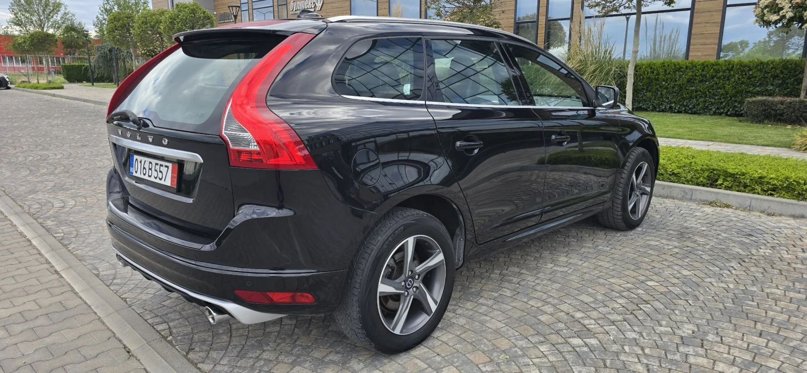 Volvo XC60 2.4 D4 R-design AWD//ЛИЗИНГ//FULL//DIGITAL, снимка 6 - Автомобили и джипове - 54528443