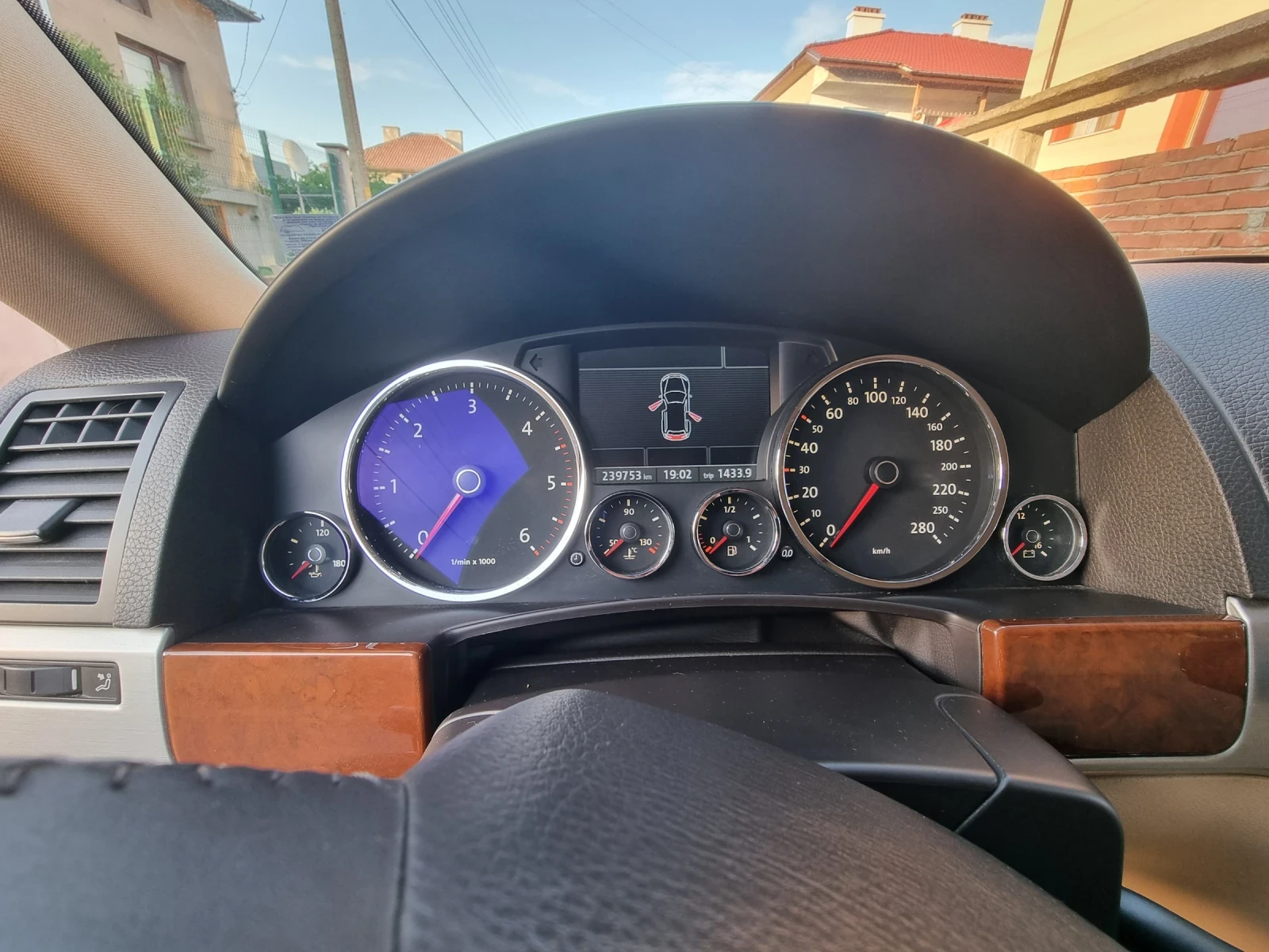 VW Touareg, снимка 4 - Автомобили и джипове - 55304024