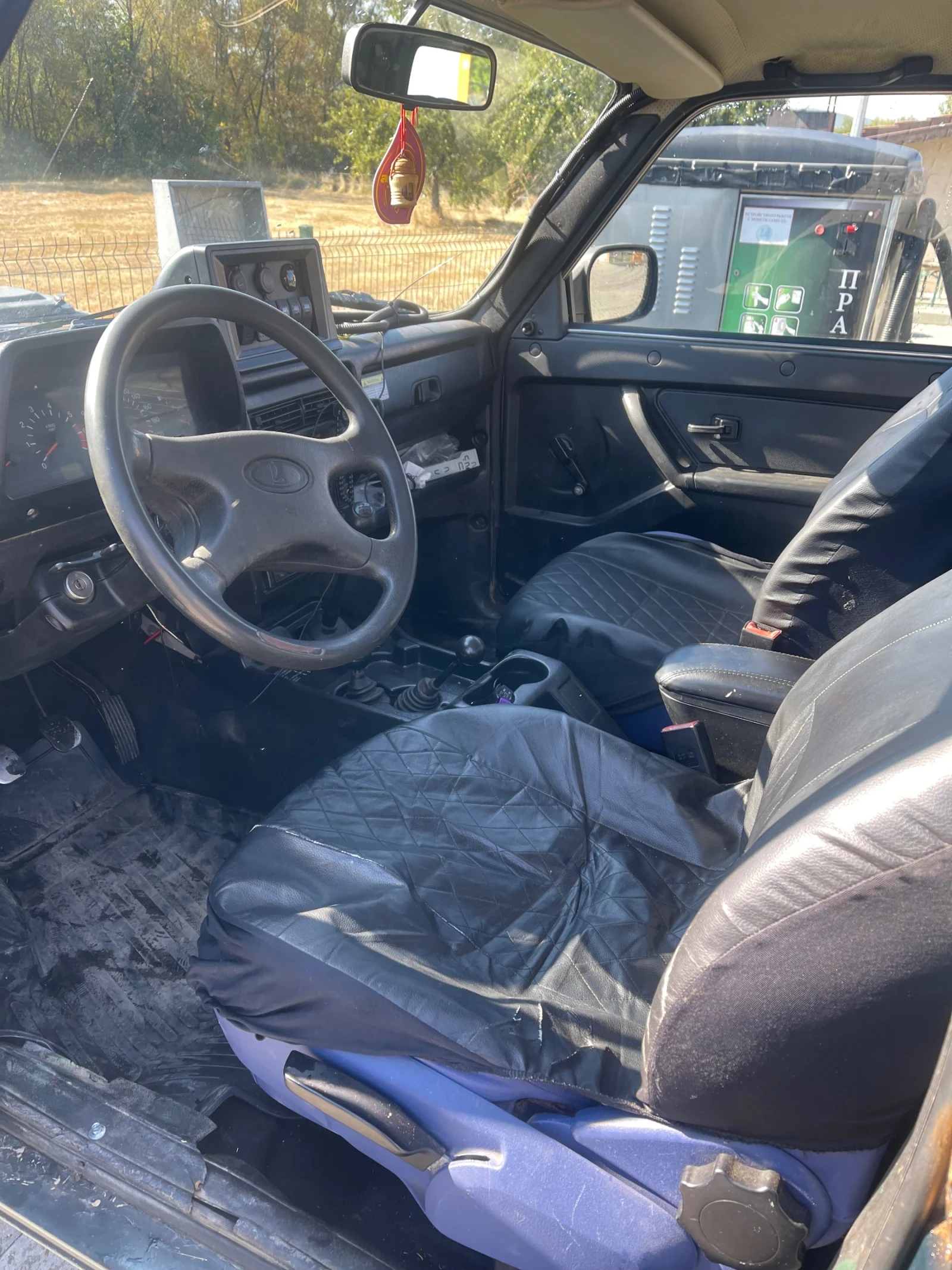 Lada Niva 1.7I, снимка 11 - Автомобили и джипове - 56149795