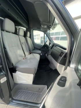 VW Crafter 2.5TDI - 136hp / Климатроник / Автентичен вид!, снимка 15