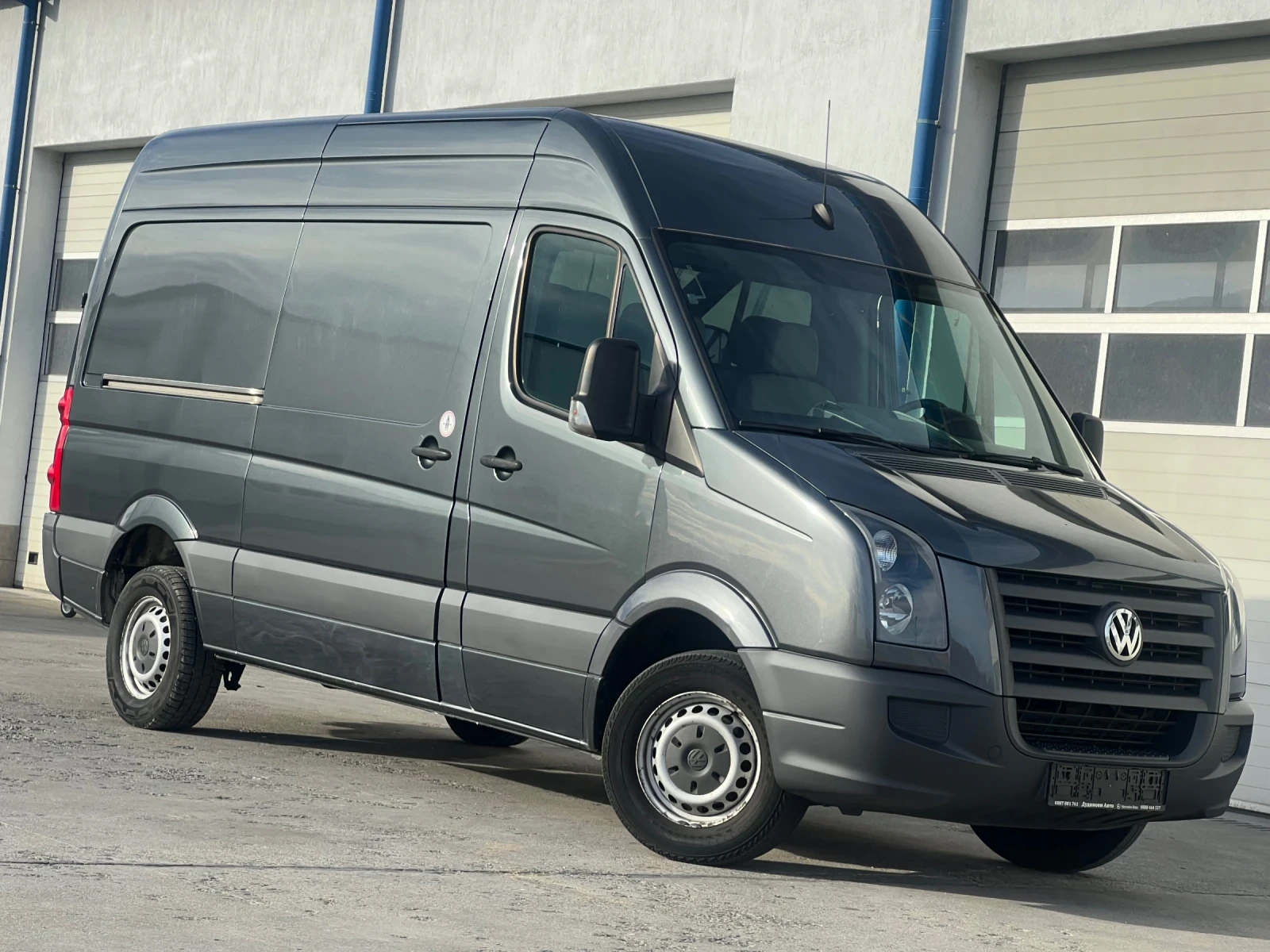 VW Crafter 2.5TDI - 136hp / Климатроник / Автентичен вид!, снимка 1