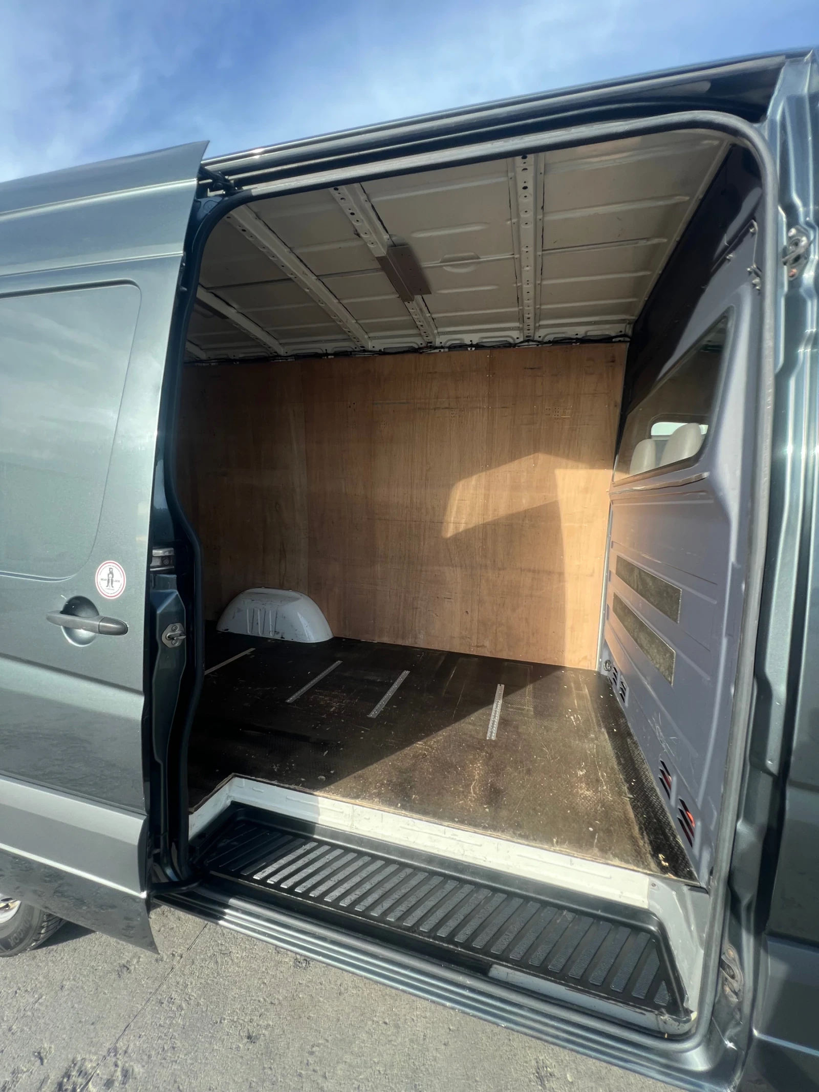 VW Crafter 2.5TDI - 136hp / Климатроник / Автентичен вид! - изображение 10