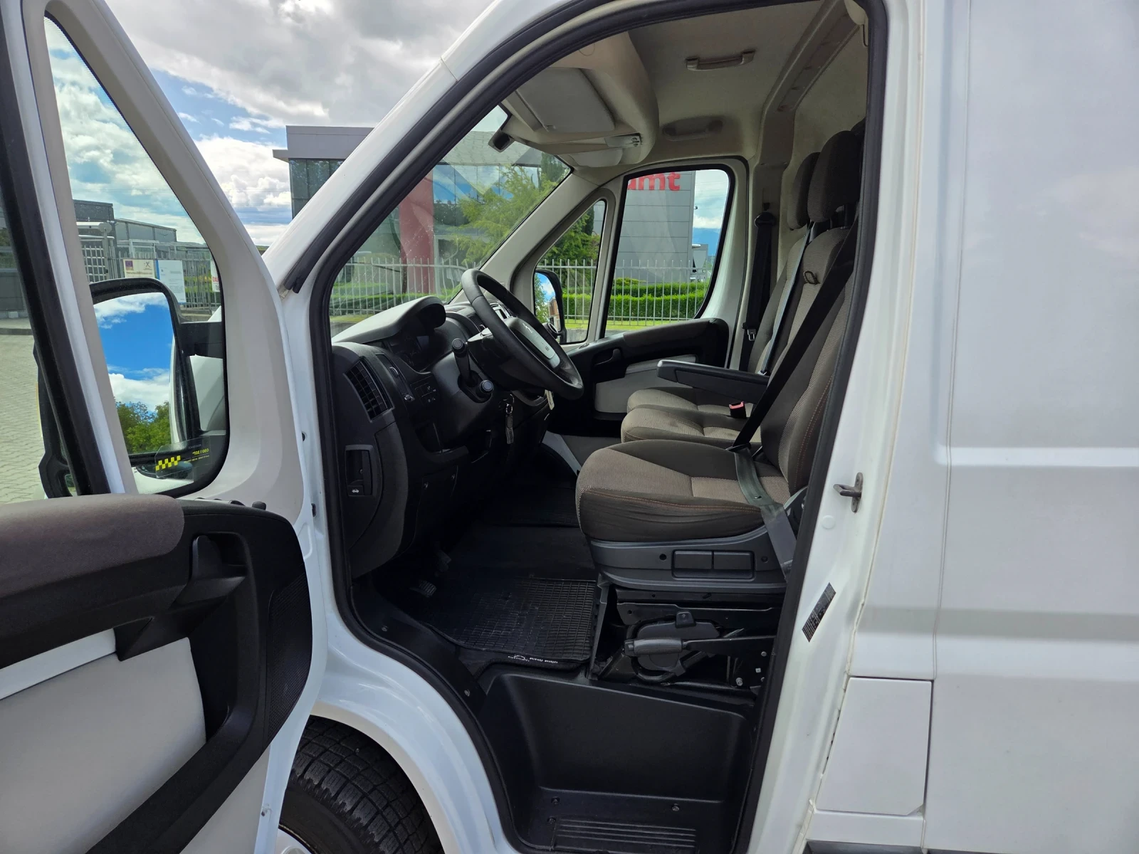 Peugeot Boxer Нов внос 2.2д-150к.с Клима-Рерфектен, снимка 13 - Бусове и автобуси - 54582517