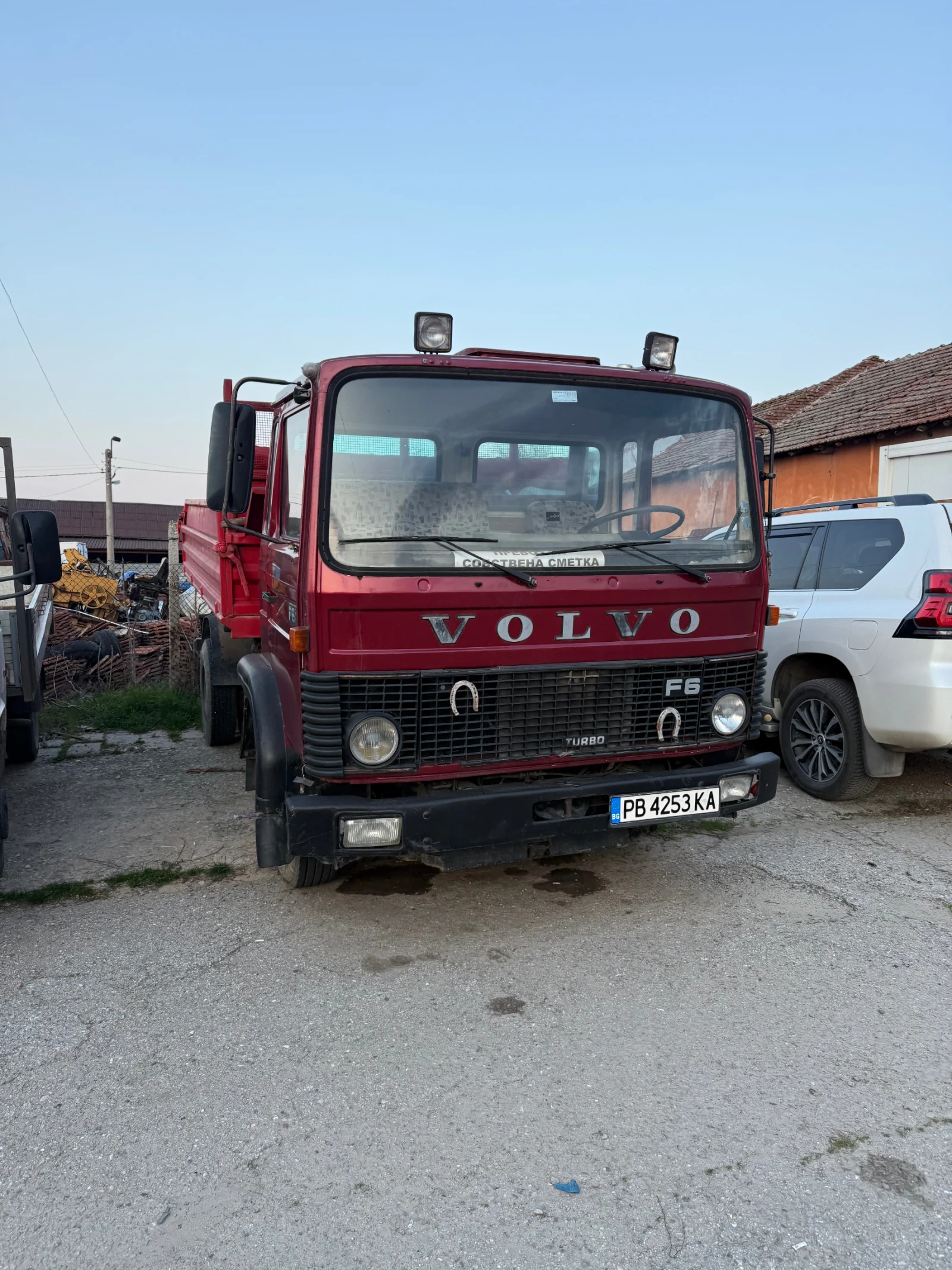 Volvo Fl Тристранен самосвал, снимка 2 - Камиони - 55647138