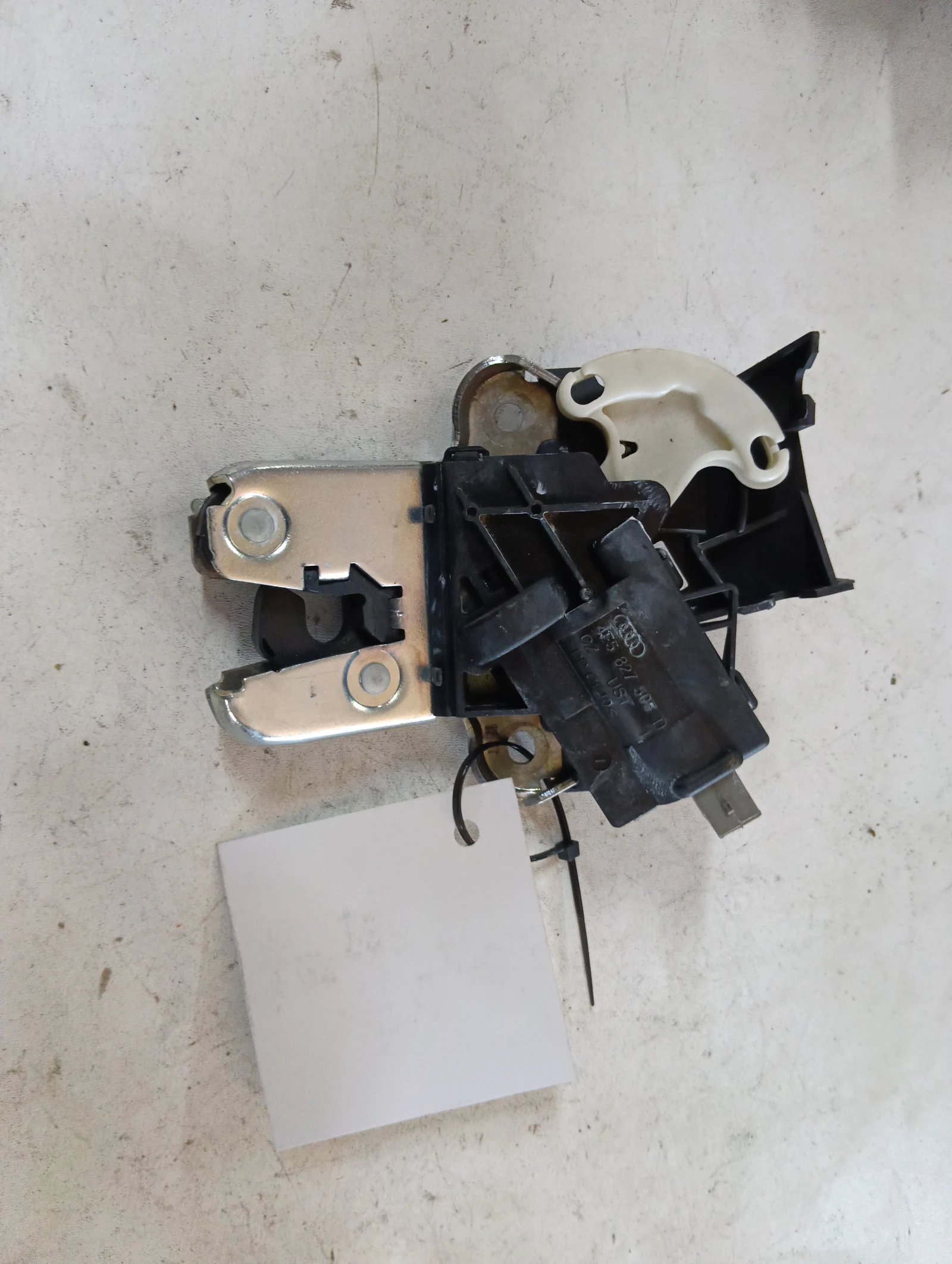 брава заден капак 4F5827505D СЕДАН VW Passat