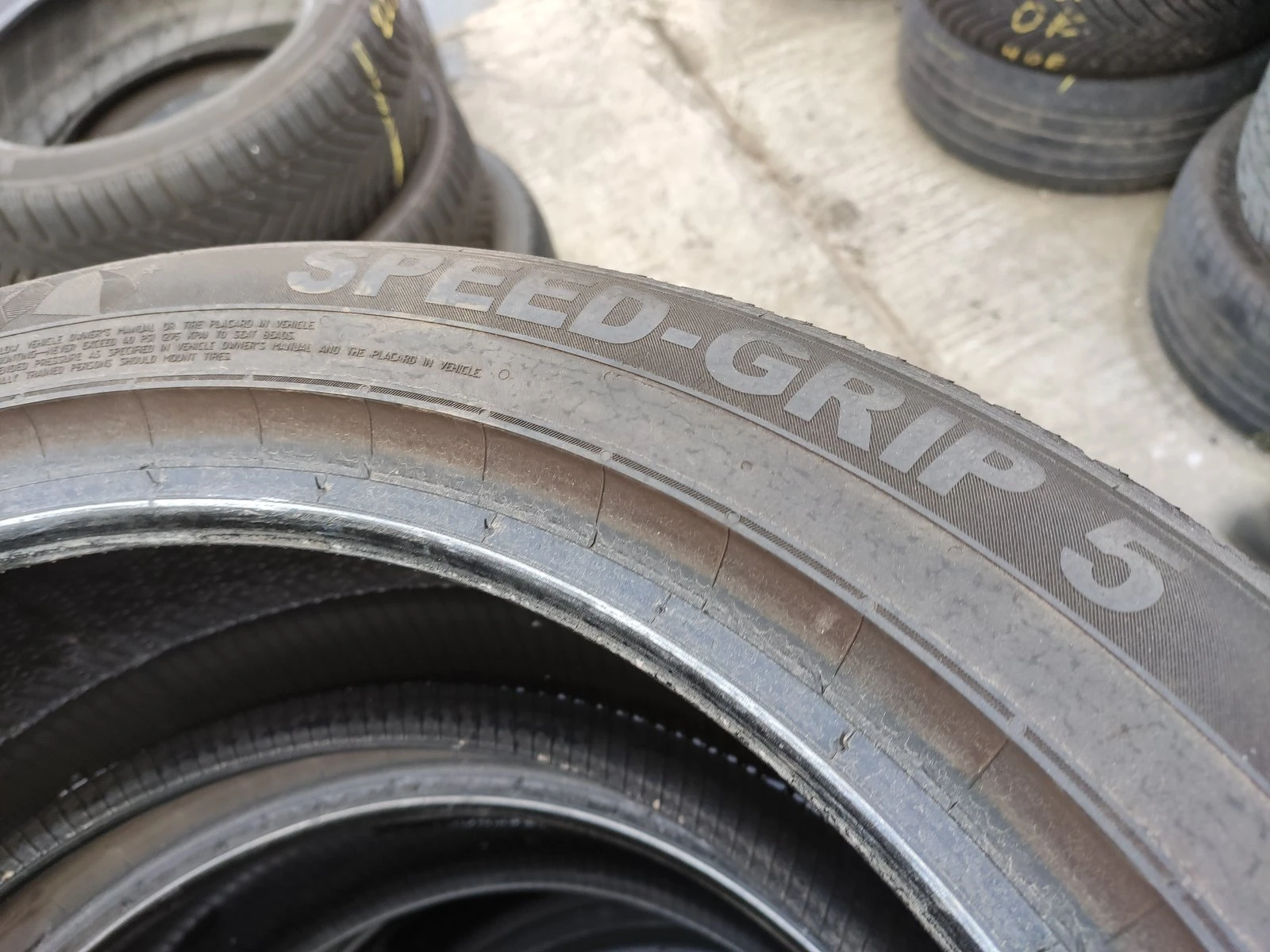 Гуми Зимни 215/55R18, снимка 7 - Гуми и джанти - 56735356