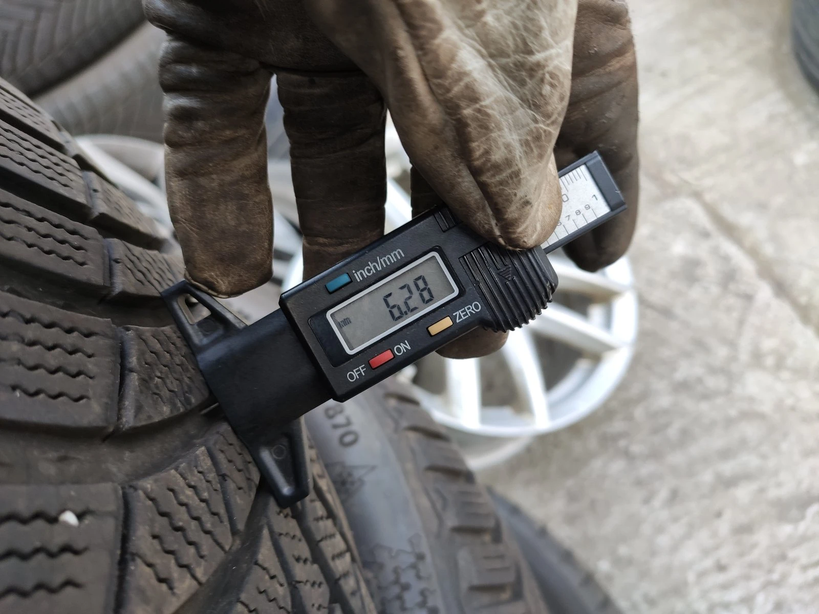Гуми Зимни 215/55R18, снимка 6 - Гуми и джанти - 56735356