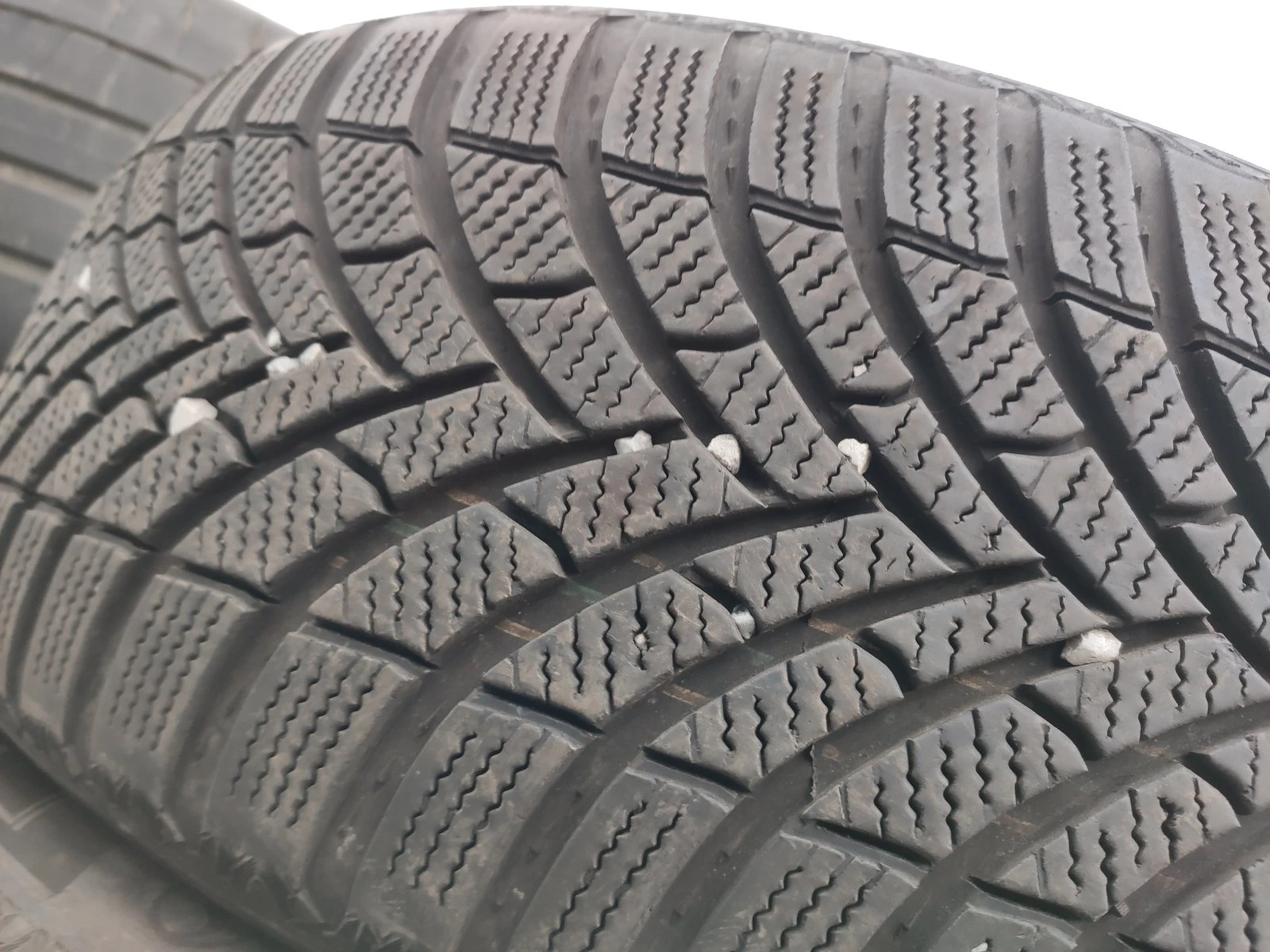 Гуми Зимни 215/55R18, снимка 3 - Гуми и джанти - 56735356
