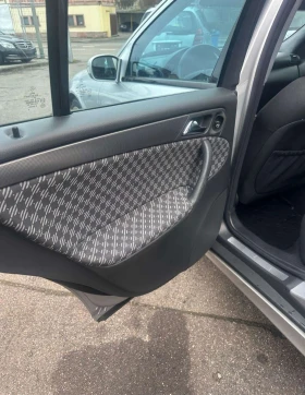 Mercedes-Benz C 200, снимка 7